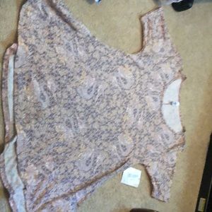 Medium lularoe perfect tee